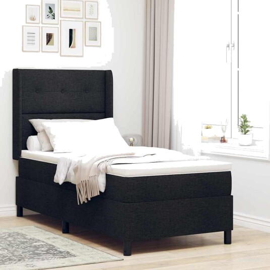 Boksed seng med madrass og LED svart 100x200 cm stoff