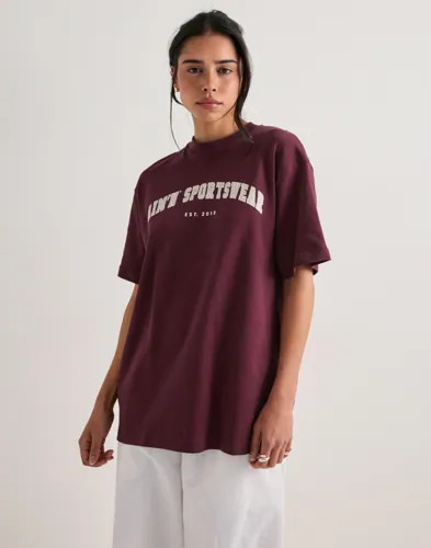 Aim'n Rød Varsity Boyfriend T shirt