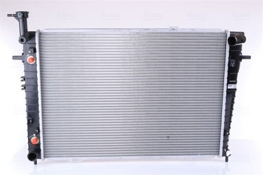 Radiator NISSENS 675015