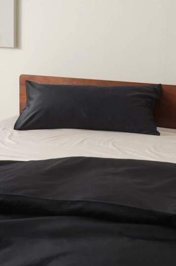 Jotex ZACK SATIN putevar 90x50 cm - økologisk Svart 1730944-03-06 1730944-02-06