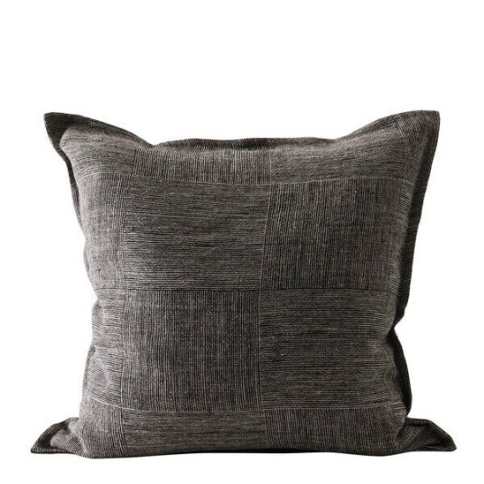 Tell Me More   Theo putetrekk 50x50 cm svart