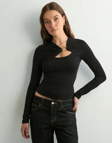Nelly Svart Unique LS Top