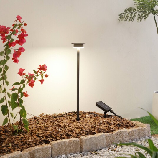 Lindby LED-solcellelampe Lyris svart aluminium 3 000 K