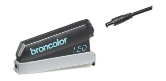 Broncolor MobiLED continuous light adapt for å kjøre MobiLED hode rett på lader