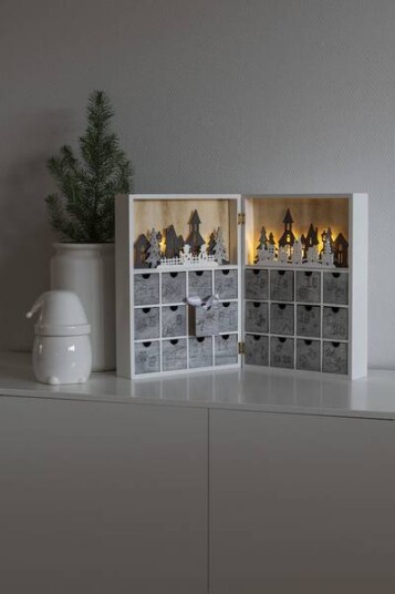 TrendCollection Dekorativ Julekalender Siluett Med 8 Ledlys Og 24 Skuffer