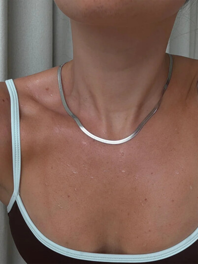 Who Is She Bone Chain Silver Sølv ONE SIZE Who Is She Bone Chain Silver Sølv ONE SIZE