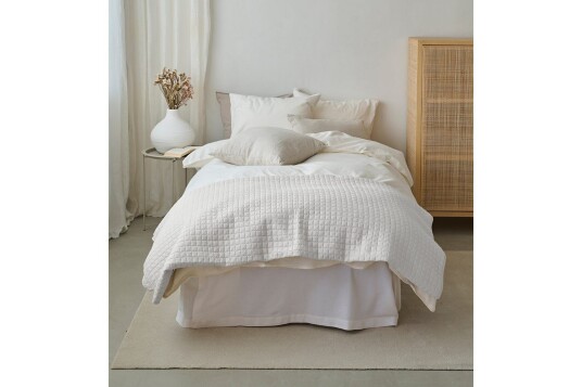 Sengeteppe 150 x 250 cm Hvit