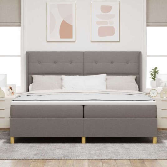 Boksen seng med madrass i taupe 200x200 cm stoff
