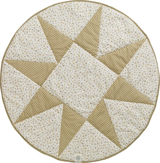 By Klipklap Leketeppe Rund Quiltet Stjerne Nougat