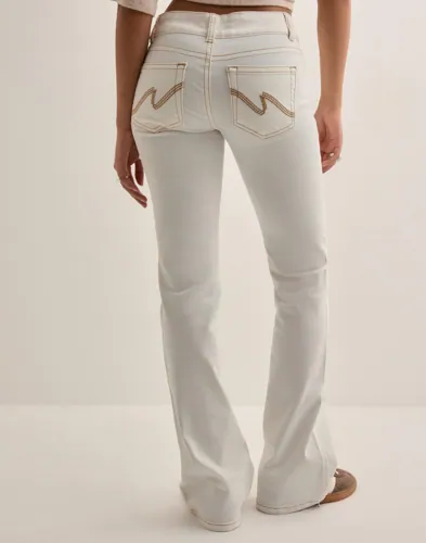 Nelly   Hvit   Low Waist Bootcut Stitch Jeans