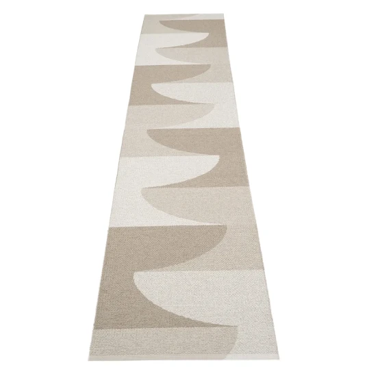 Pappelina Hill teppe Dark Linen/Linen/Fossil Grey 70 x 360cm Pappelina Hill teppe Dark Linen/Linen/Fossil Grey 70 x 360cm
