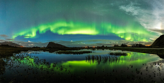 Auroras over the pond av Frank Olsen