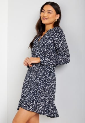 ONLY Carly L/S Wrap Dress Night Sky AOP:White 42 ONLY Carly L/S Wrap Dress Night Sky AOP:White 42