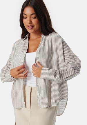 VERO MODA Vmbumpy L/S Oversize Shirt Wvn Snow White/Moon Rock M VERO MODA Vmbumpy L/S Oversize Shirt Wvn Snow White/Moon Rock M