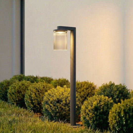 Beelia LED-gatelampe, IP65, glass, aluminium, antrasitt, 90 cm - Lucande - Terrasse - Moderne - Med en lyskilde