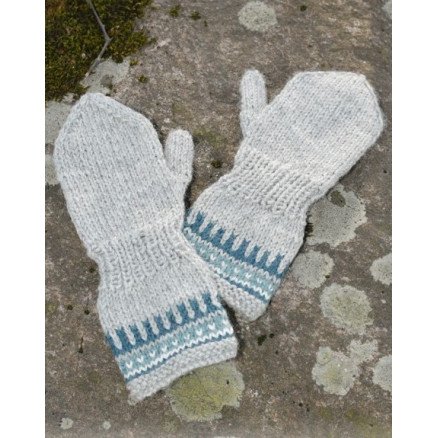 Wild Blueberrie Mittens by DROPS Design Votter Strikkeoppskrift str 12 mdr 6 år