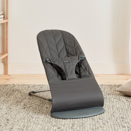 BabyBjörn Bliss Vippestol Vevet Bladmønstret Quilt Antrasitt BabyBjörn Bliss Vippestol Vevet Bladmønstret Quilt Antrasitt
