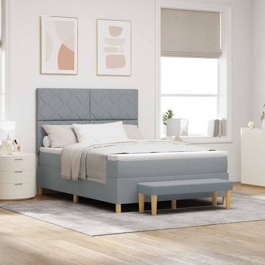 Box Spring Seng med madrass & benk Lysegrå 140x200 cm Stoff Box Spring Seng med madrass & benk Lysegrå 140x200 cm Stoff