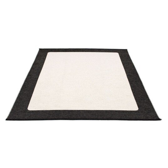 Pappelina Ilda matte 180x180 cm black / vanilla