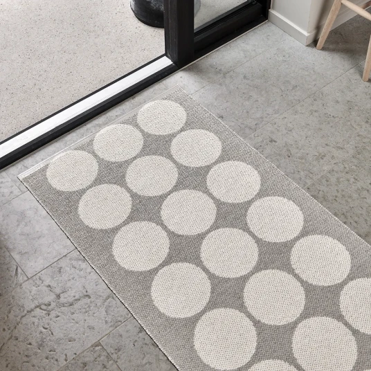Pappelina Hugo teppe Linen/ Vanilla 70 x 160 cm