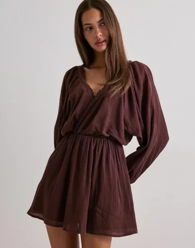 Nelly   Brun   Sweet Detail Dress