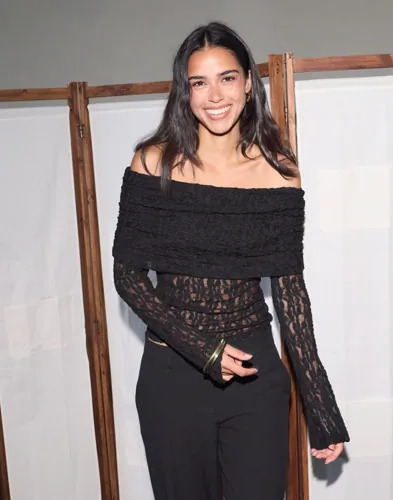 Nelly Svart Romantic Lace Off Shoulder Top