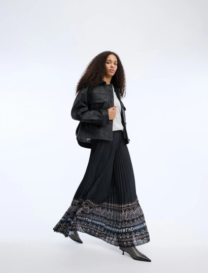 Munthe Taulla Black 44