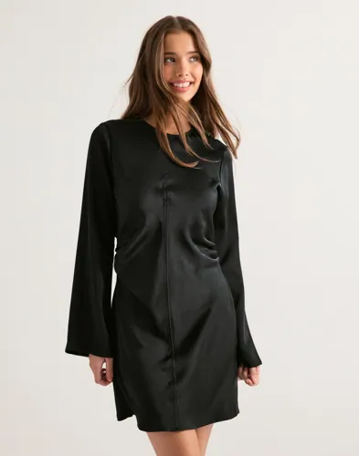 Neo Noir   Svart   Jumari Heavy Sateen Dress