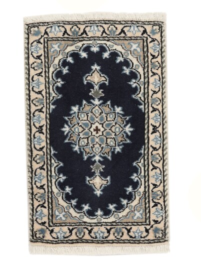 Håndknyttet. Opphav: Persia / Iran Nain Teppe 40x60