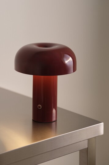 Jotex RAGGE bærbar bordlampe Burgunder Kjøp Bordlamper hos Jotex Jotex RAGGE bærbar bordlampe Burgunder Kjøp Bordlamper hos Jotex
