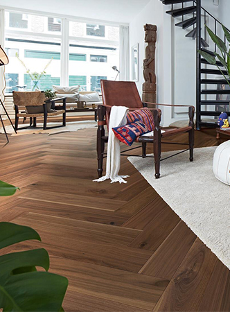 Fiskebensparkett - Meister PS500 American Walnut Lively 9009 Fiskebensparkett - Meister PS500 American Walnut Lively 9009