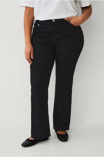 Ellos Plus collection   Boot cut jeanSvart