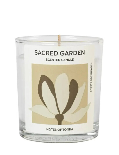 Broste Copenhagen Sacred Garden Scented Candle - White - Ø 7.4 CM Broste Copenhagen Sacred Garden Scented Candle - White - Ø 7.4 CM