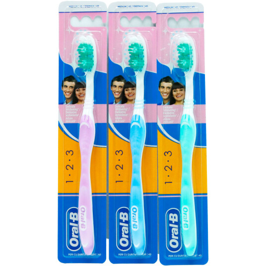 Oral B 1 2 3 Tannbørste Delicate Whitening Medium 40   1 pcs.