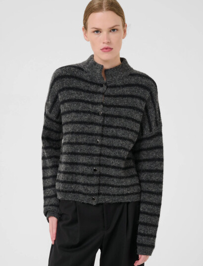 Gestuz Alphagz Short Cardigan Noos - Black - S Gestuz Alphagz Short Cardigan Noos - Black - S