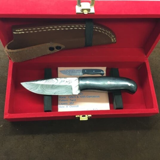 Handgjord Jaktkniv Damascus oxhorn Handgjord Jaktkniv Damascus oxhorn