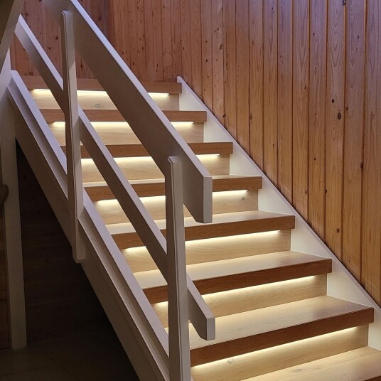 Ledlife Trappe LED COB stripsett 11W pr. trinn 24V DC IP20 Opptil 16 trinn med sensor Dimbar : Dimbar