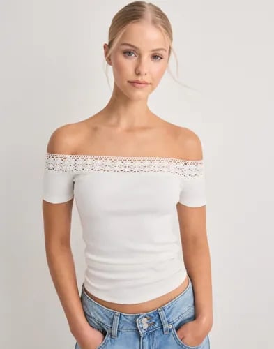 Nelly Hvit Crochet Shoulder Top