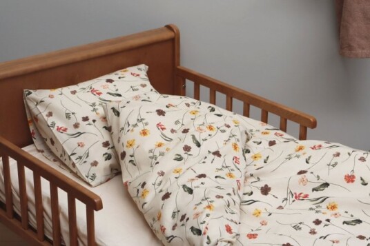By Mats Sengetøy Baby Size 70 x 100 cm Vårblomster MAT132