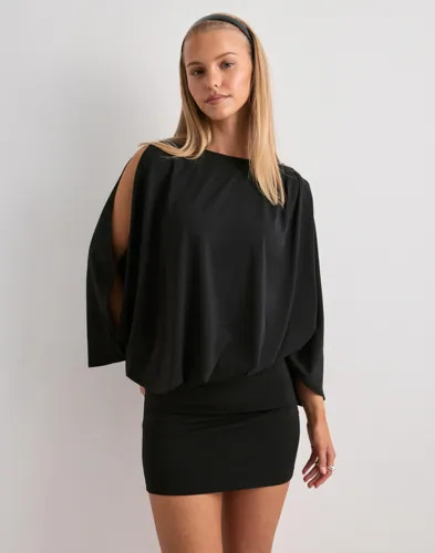 Nelly Svart Drapy Slit Dress