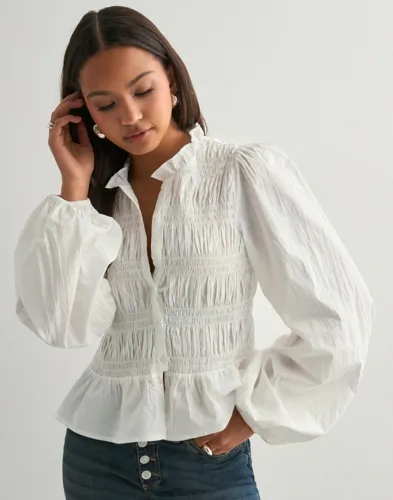Nelly   Hvit   Flirty Smock Blouse