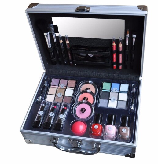2k All About Beauty Train Case Set