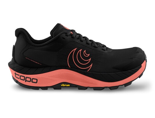 Topo Athletic Women"s MTN Racer 4 Black/rose 41