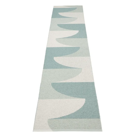 Pappelina Hill teppe Haze/Sage/Fossil Grey 70 x 360cm Pappelina Hill teppe Haze/Sage/Fossil Grey 70 x 360cm