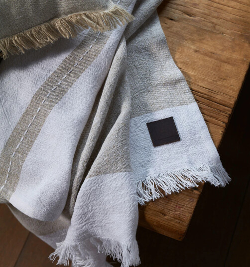 Halvor Bakke Ramsholm Sengeteppe 120x240cm Linen Halvor Bakke Ramsholm Sengeteppe 120x240cm Linen