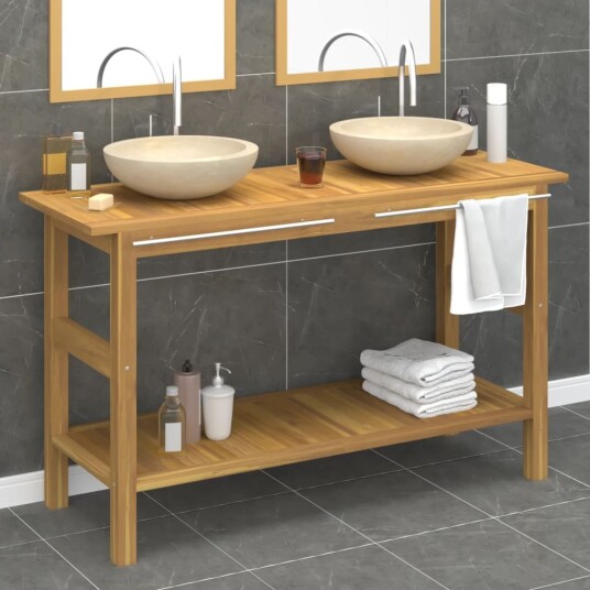 Baderomshylle med kremhvite marmorvasker heltre teak