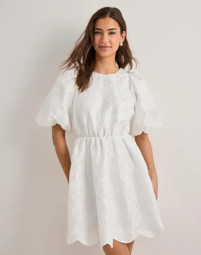 Malina Hvit Elina scallop detail mini dress