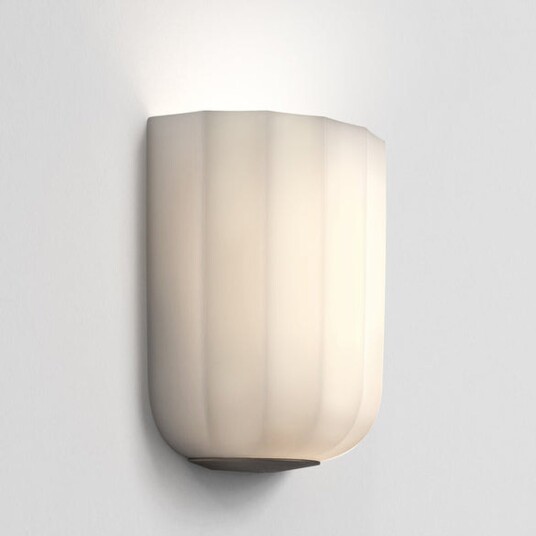 Veo vegglampe - Opal/Bronsefarget Veo vegglampe - Opal/Bronsefarget