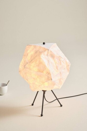 Jotex BIA bordlampe Hvit/svart 1719351-02-0 1720358-01-0 Jotex BIA bordlampe Hvit/svart 1719351-02-0 1720358-01-0
