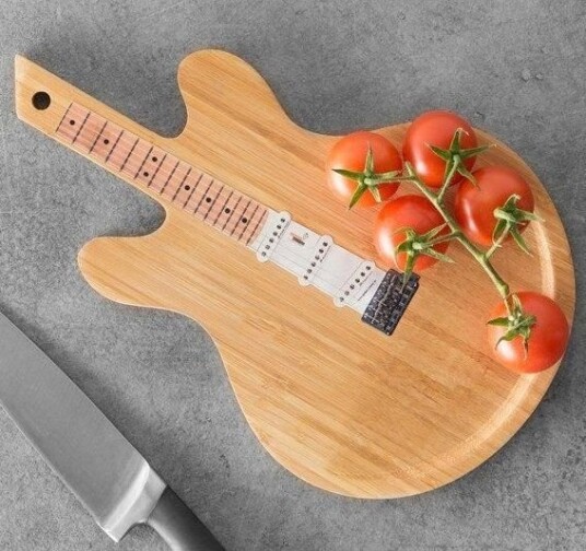 Gitarformet Skjærebrett/Ostebrett i Bambus